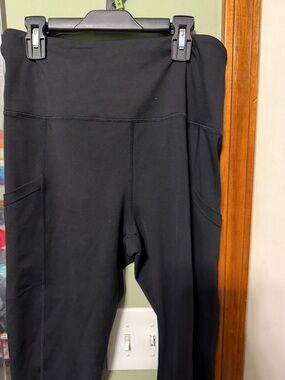 Love Her Leggings. Black High-Waist Active Leggings with Side Pockets